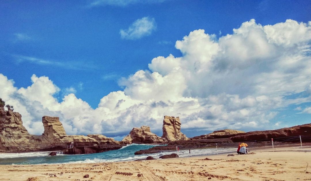Destinasi Pantai Eksotis di Pacitan yang Wajib Anda Kunjungi